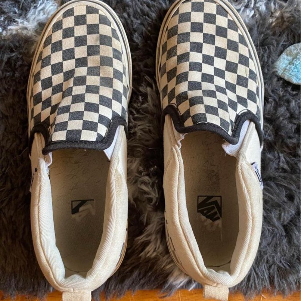 VANS KIDS- BOYS  size 4- USED good condition